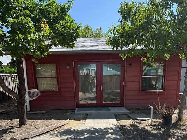 Listing photo 1 of 4