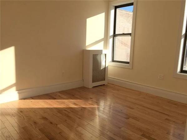 Listing photo 1 of 5