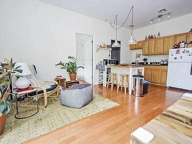 Listing photo 1 of 5