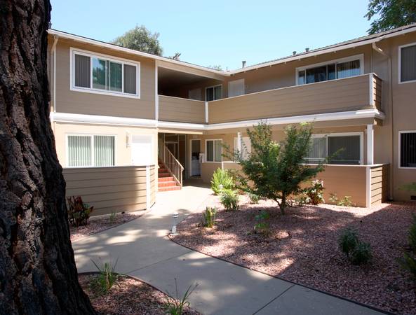 Listing photo 1 of 5