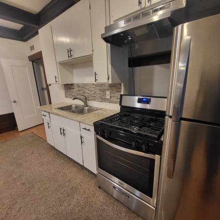 Listing photo 1 of 5