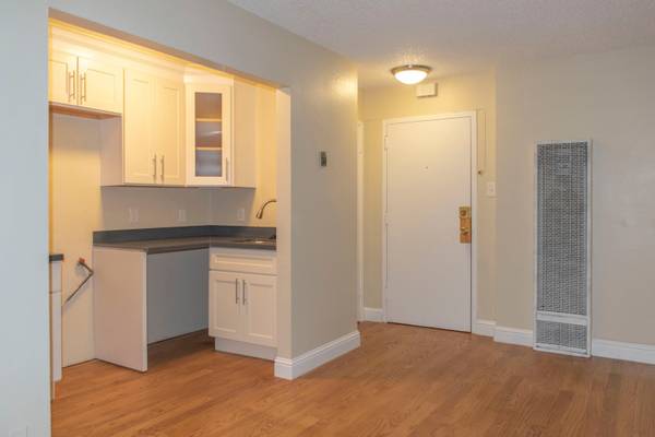 Listing photo 1 of 5