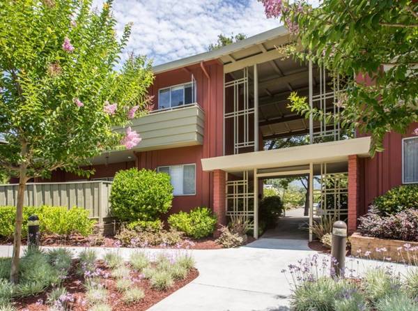 Listing photo 1 of 5