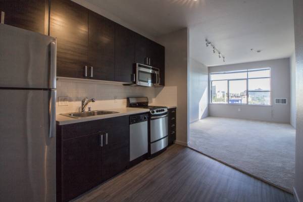 Listing photo 1 of 5