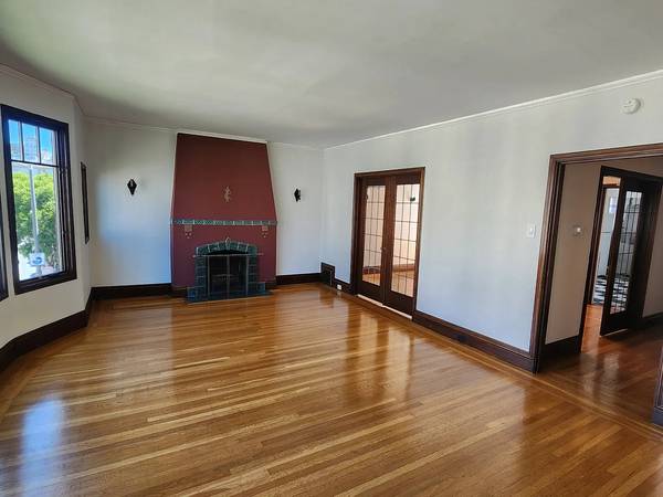 Listing photo 1 of 5