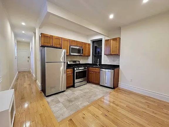 Listing photo 1 of 5