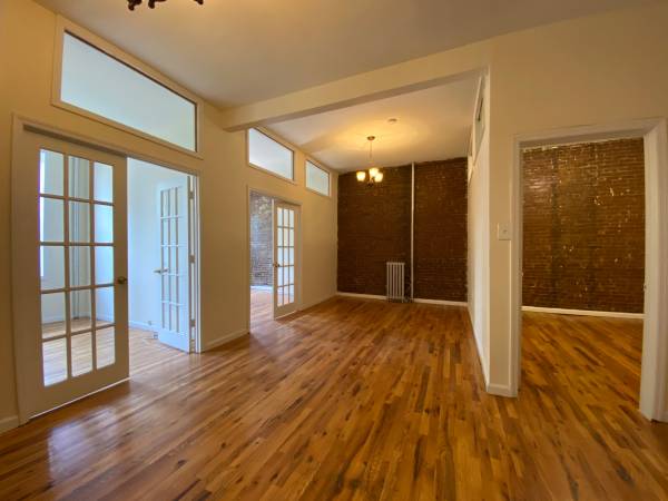 Listing photo 1 of 5