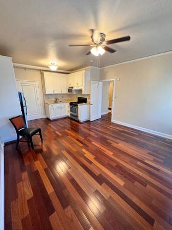 Listing photo 1 of 5