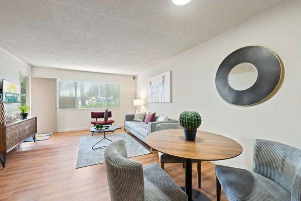 Listing photo 1 of 5