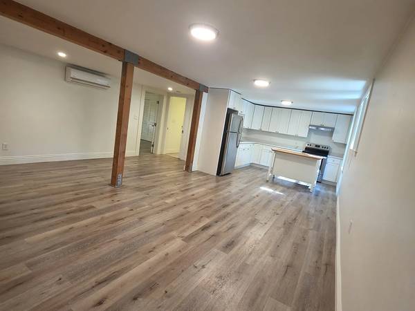 Listing photo 1 of 5