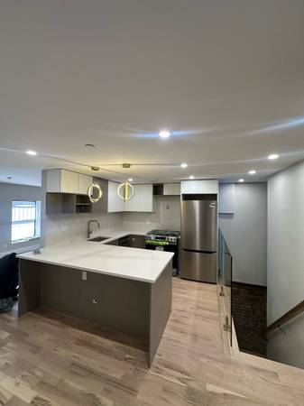 Listing photo 1 of 5