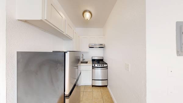 Listing photo 1 of 5