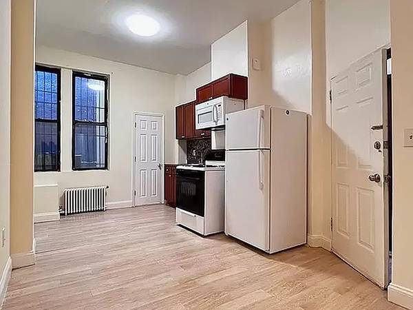 Listing photo 1 of 4