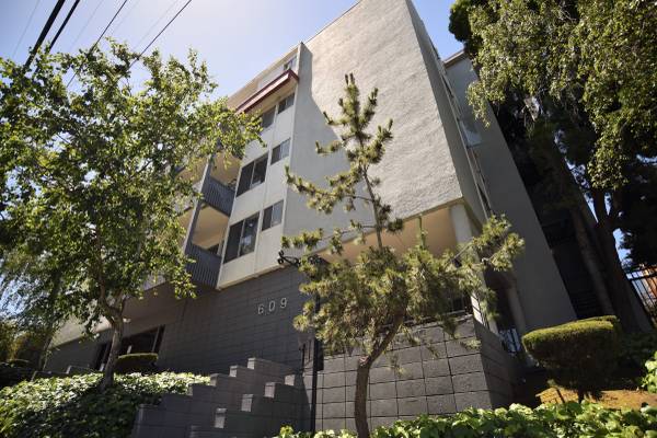 Listing photo 1 of 5