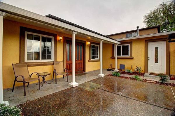 Listing photo 1 of 5