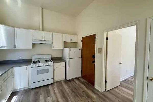 Listing photo 1 of 5