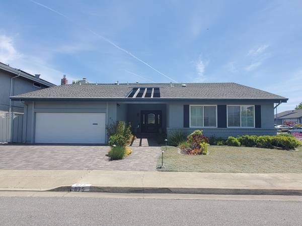 Listing photo 1 of 5