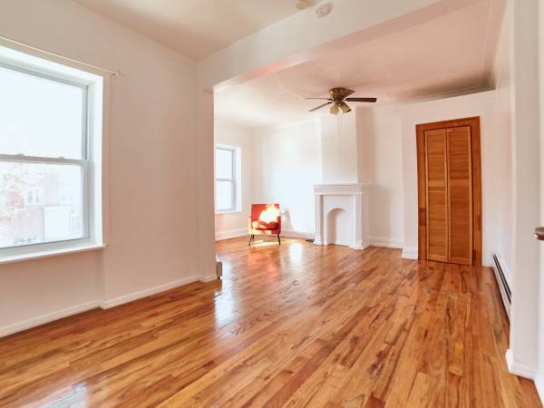 Listing photo 1 of 5