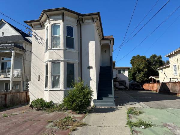 Listing photo 1 of 5