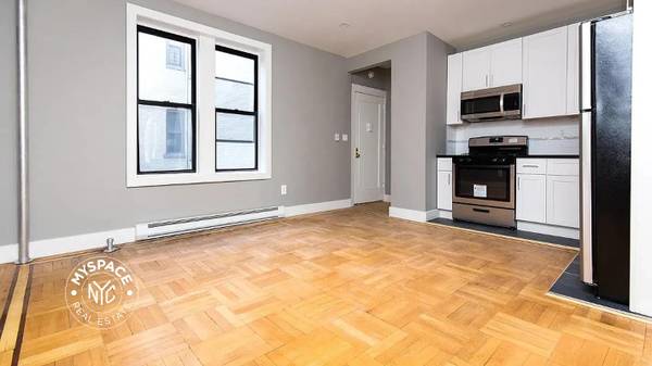 Listing photo 1 of 4
