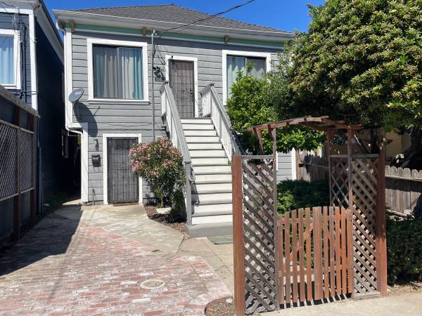 Listing photo 1 of 5