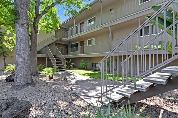 Listing photo 1 of 3