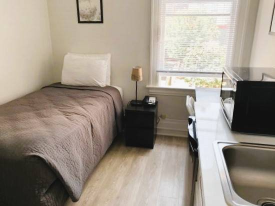 Listing photo 1 of 5