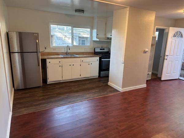 Listing photo 1 of 5
