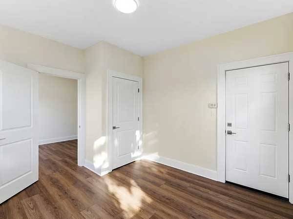 Listing photo 1 of 4