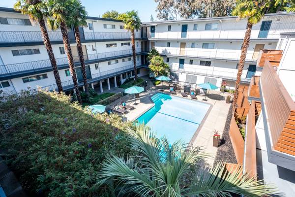 Listing photo 1 of 5