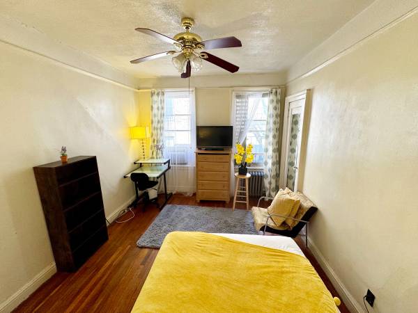 Listing photo 1 of 5