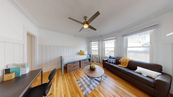 Listing photo 1 of 5