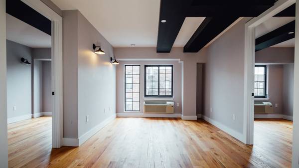 Listing photo 1 of 4