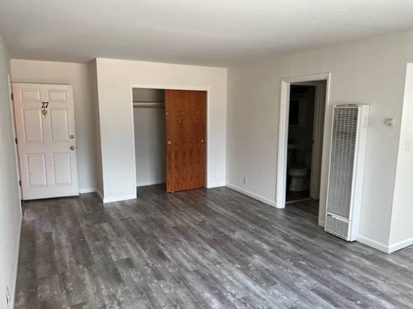 Listing photo 1 of 5