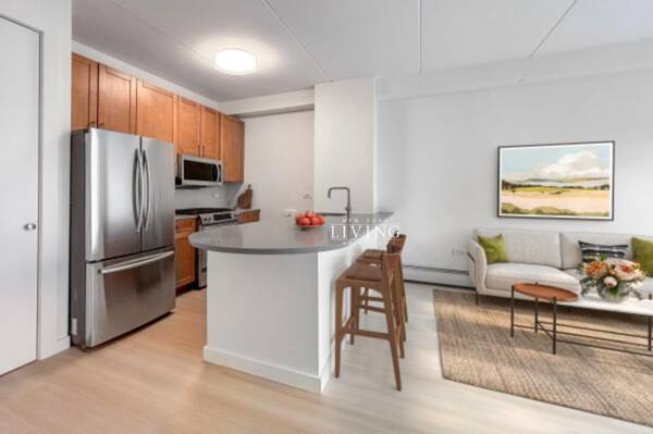 Listing photo 1 of 3