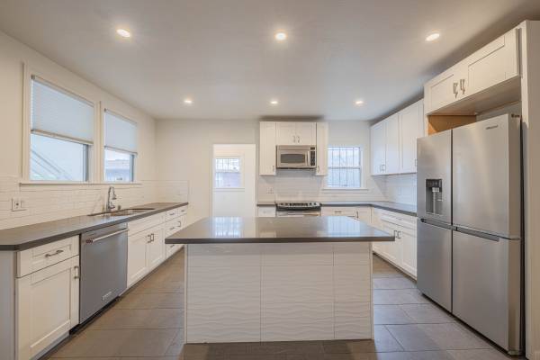Listing photo 1 of 5