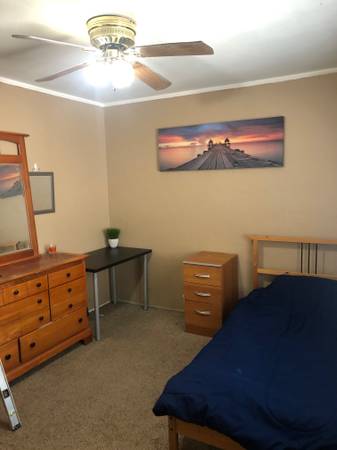 Listing photo 1 of 5