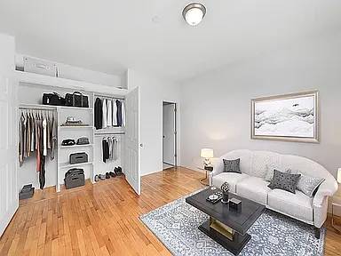 Listing photo 1 of 4