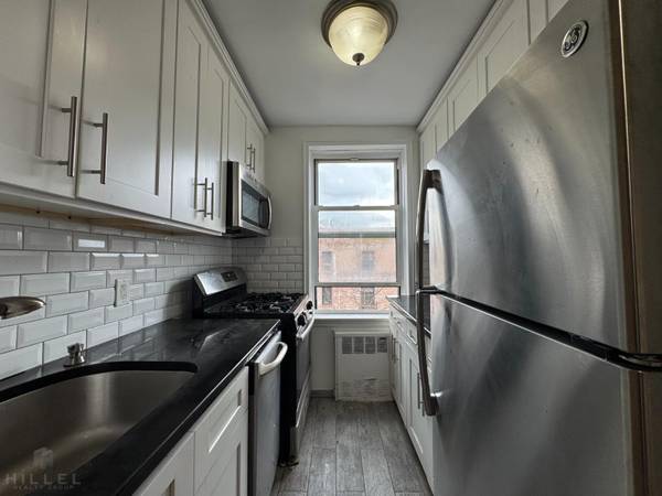 Listing photo 1 of 5