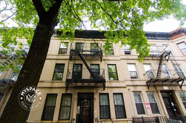 Listing photo 1 of 5