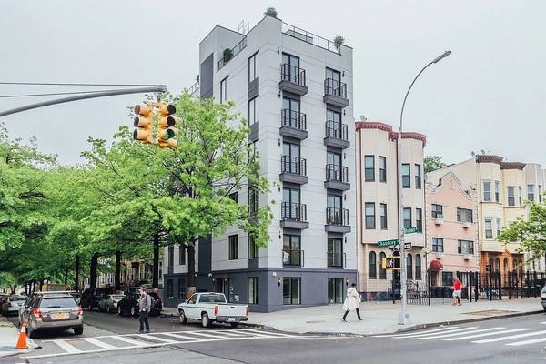 Listing photo 1 of 5