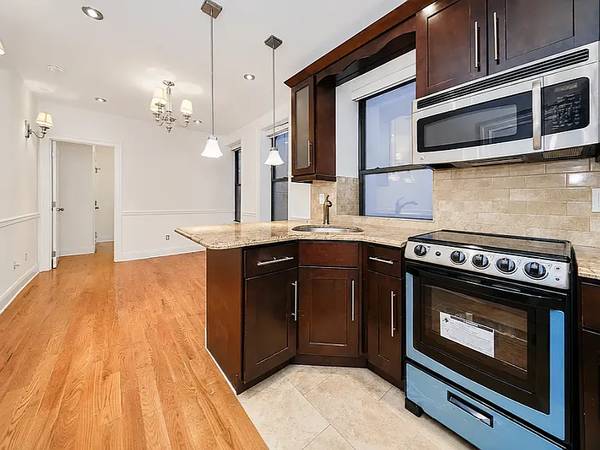 Listing photo 1 of 5