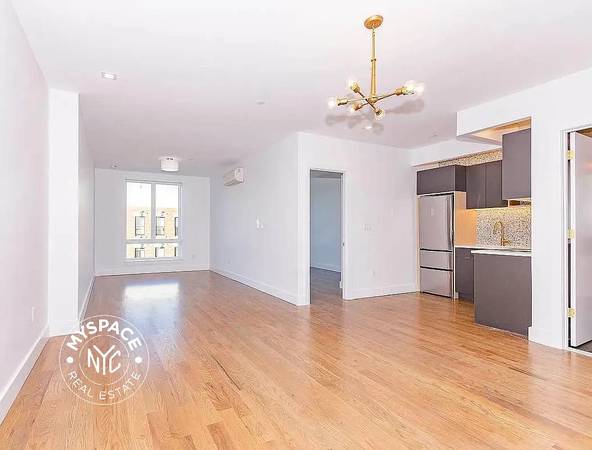 Listing photo 1 of 4