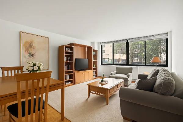 Listing photo 1 of 8