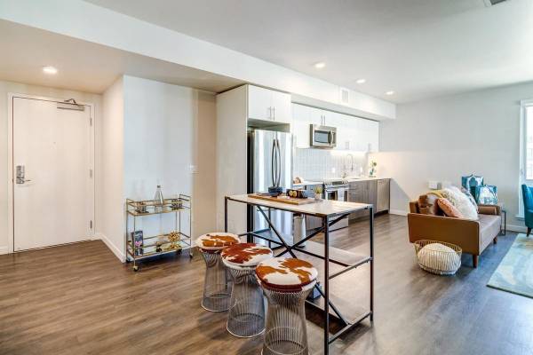 Listing photo 1 of 5