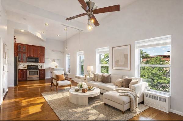 Listing photo 1 of 5