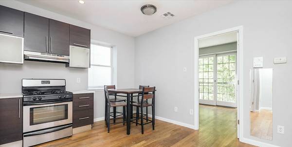 Listing photo 1 of 4