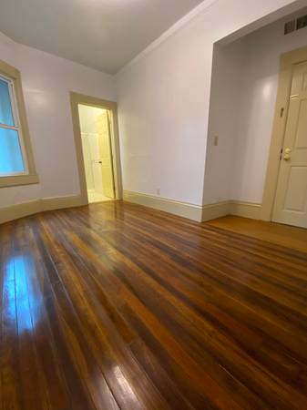 Listing photo 1 of 3