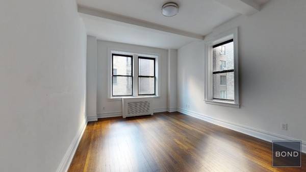 Listing photo 1 of 8