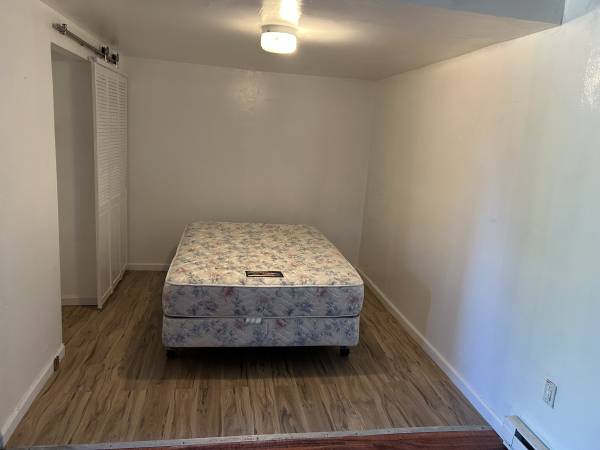 Listing photo 1 of 2